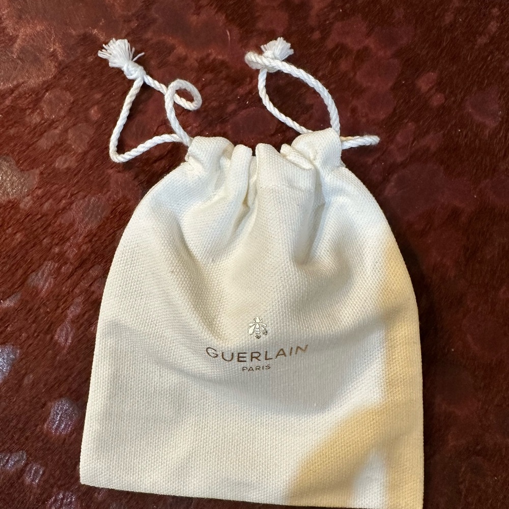 Guerlain Paris Pouch. New Excellent condition.
